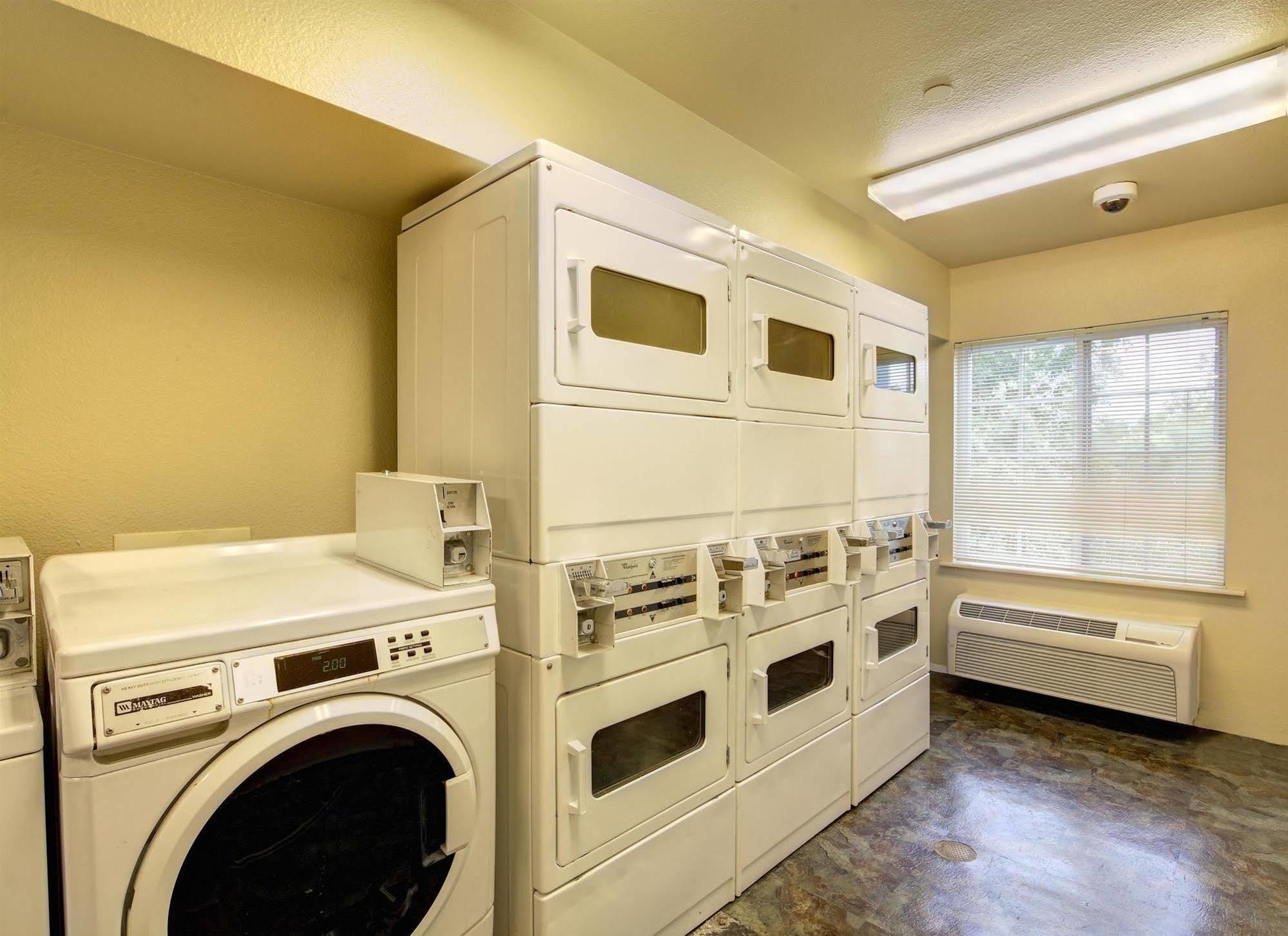 Woodspring Suites ハーリンゲン エクステリア 写真