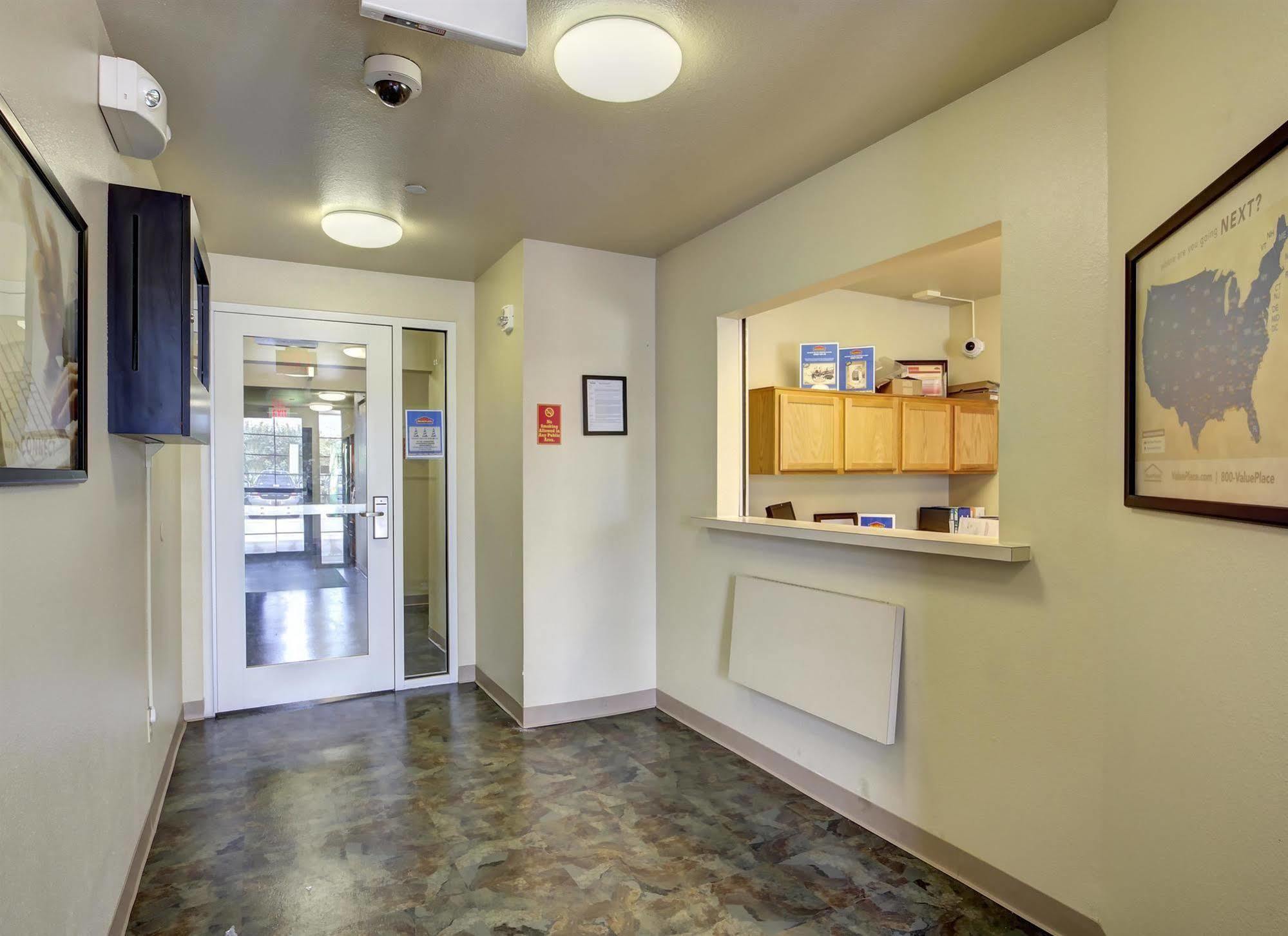 Woodspring Suites ハーリンゲン エクステリア 写真